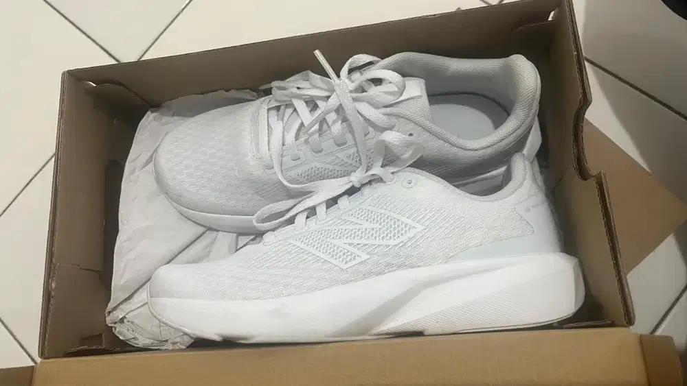 Preloved Sepatu NB 413V3 F