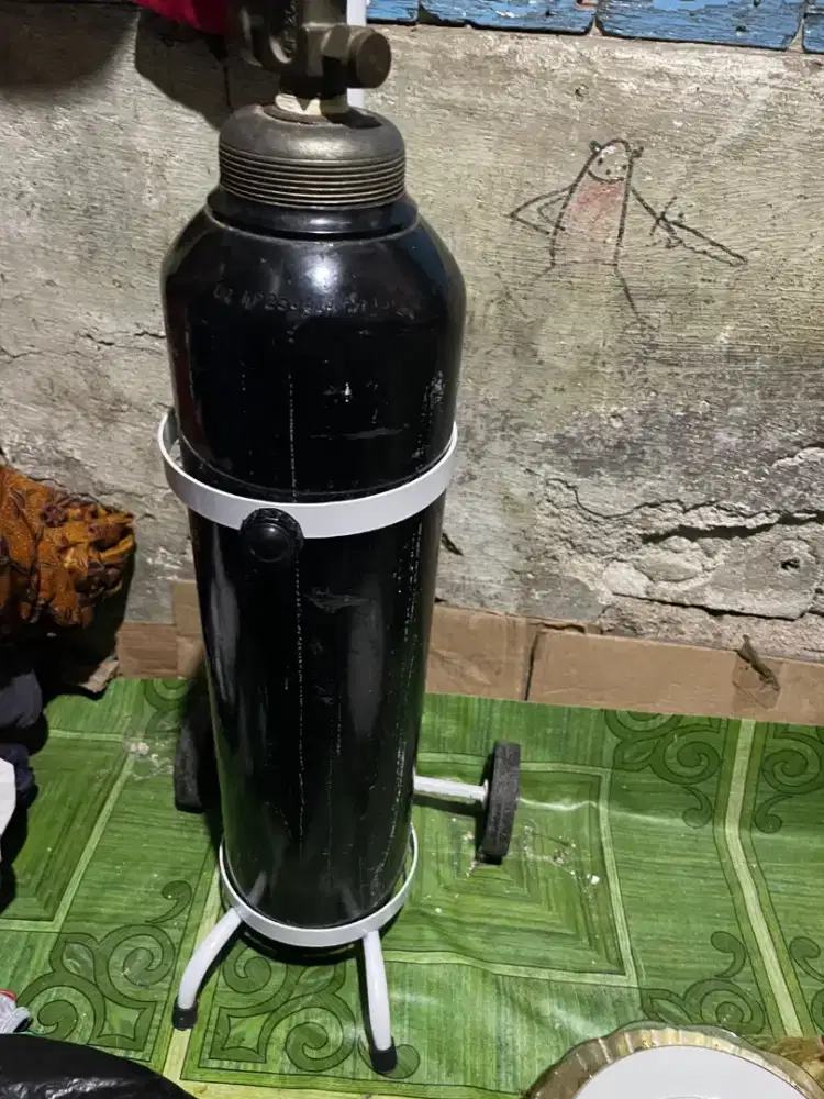 Tabung oksigen dan legulator