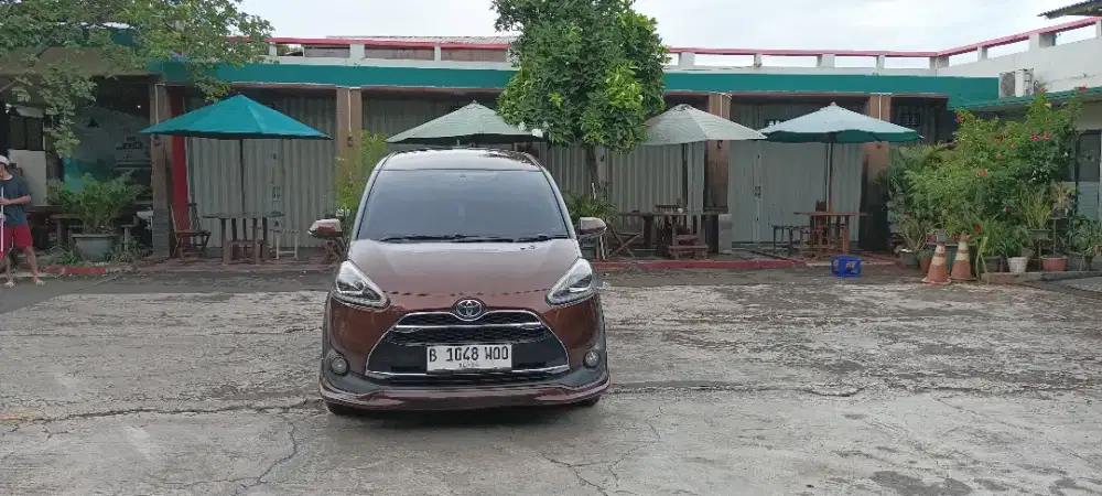 Di Jual Cepat Toyota Sienta Q Automatic Tahun 2016 type tertinggi