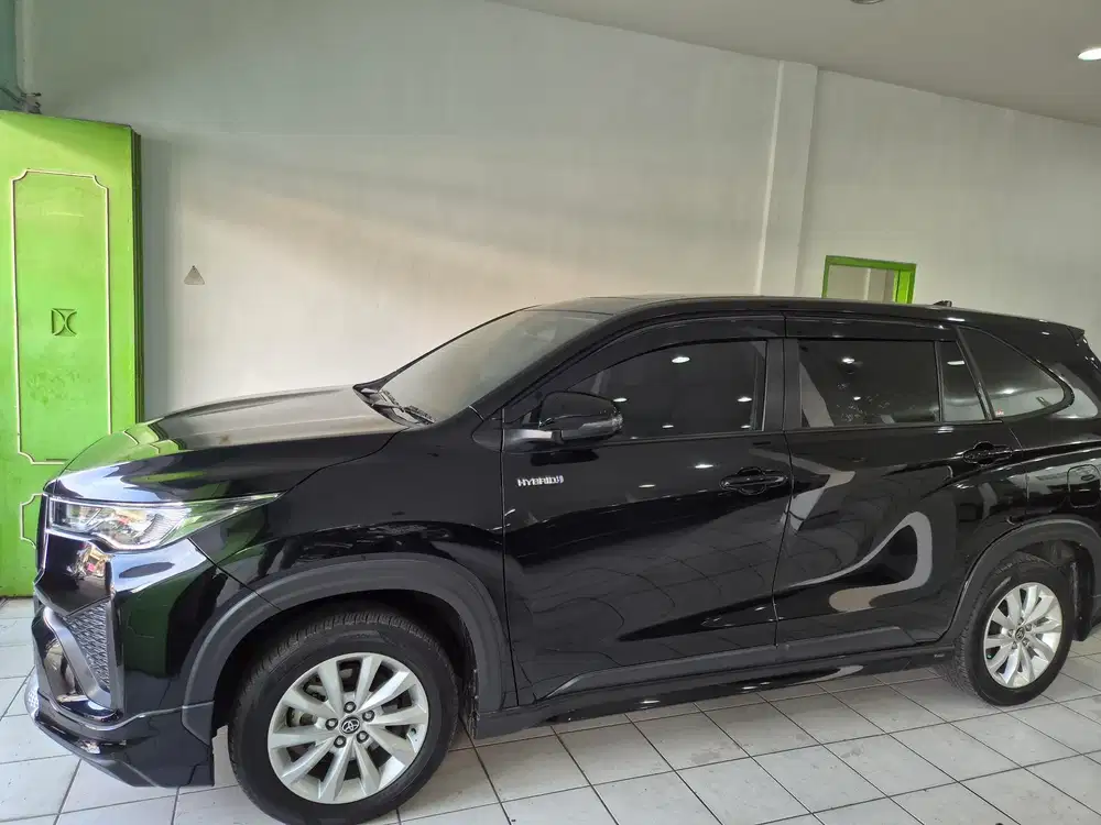 Kijang Innova Zenix V Hybrid 2024