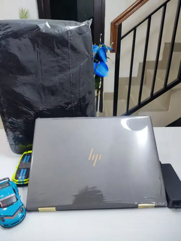 Jual Laptop sangat terkenal di film James Bond HP SPECTRE X360 13- F38