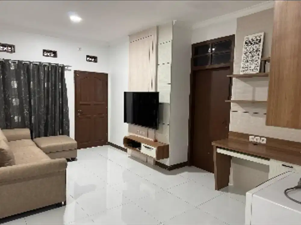 Rumah Minimalis 1,5 lantai Full Furnish, Taman Kopo Indah