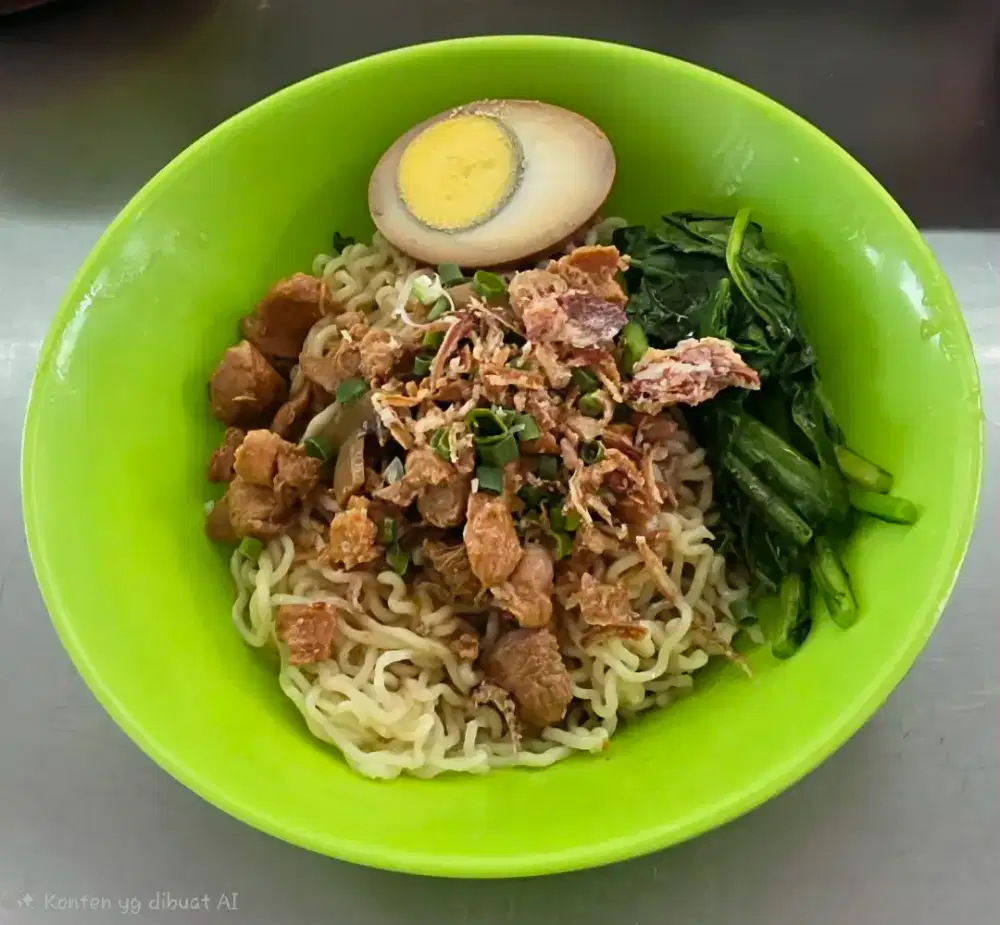 Karyawan warung mie ayam