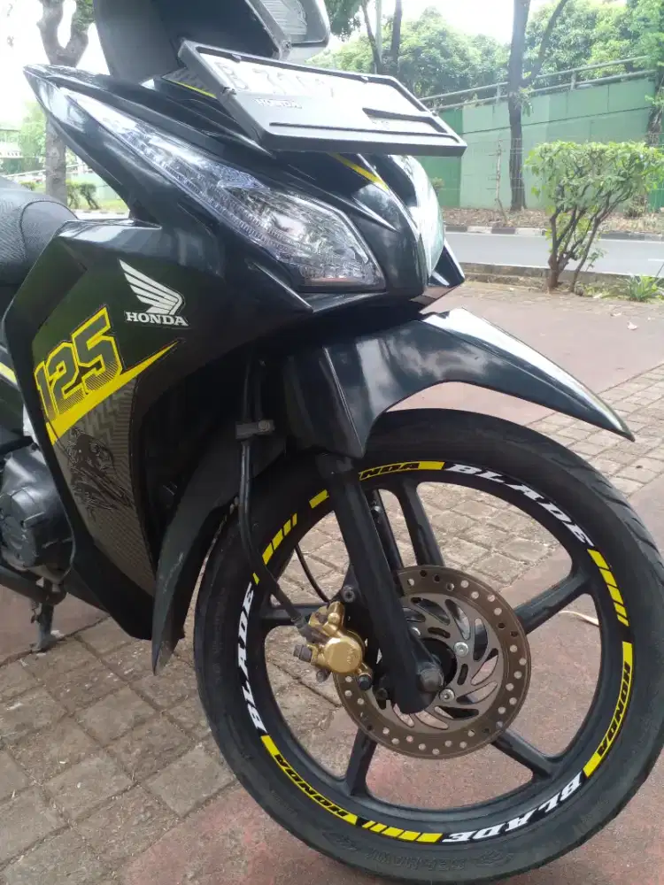 Jual Honda Blade 125cc FI 2018 black Pajak Hidup DKI Rp. 8,5 Juta Nego