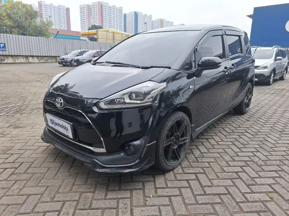 Pajak Panjang - Toyota Sienta 1.5 Q Bensin-AT 2016