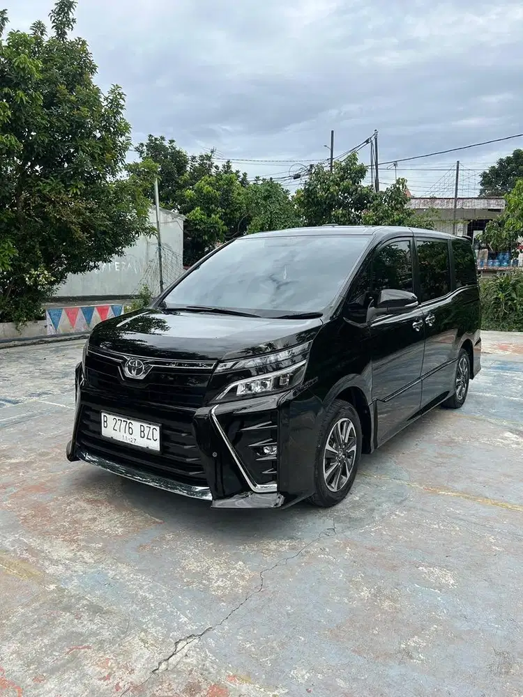 (Cash) Toyota Voxy 2.0 2017 AT
