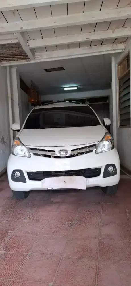 Di jual daihatsu xenia R deluxe matic 2014 putih