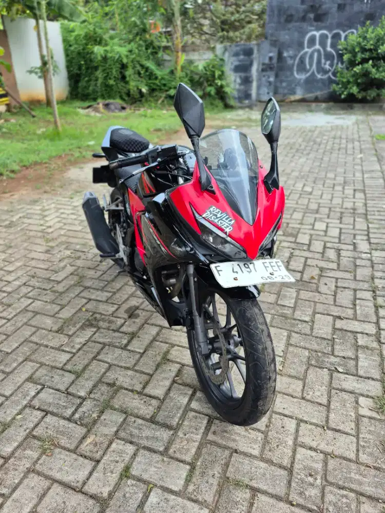 Dijual Honda CBR 150R Facelift tahun 2019 surat lengkap