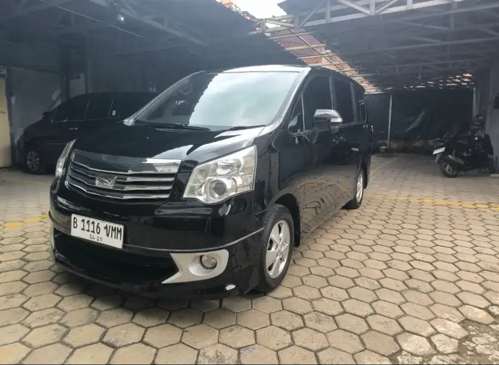 Dp 5 jt Toyota nav1 V metic tahun 2013