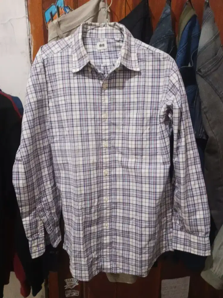 KEMEJA UNIQLO SIZE M FIT L