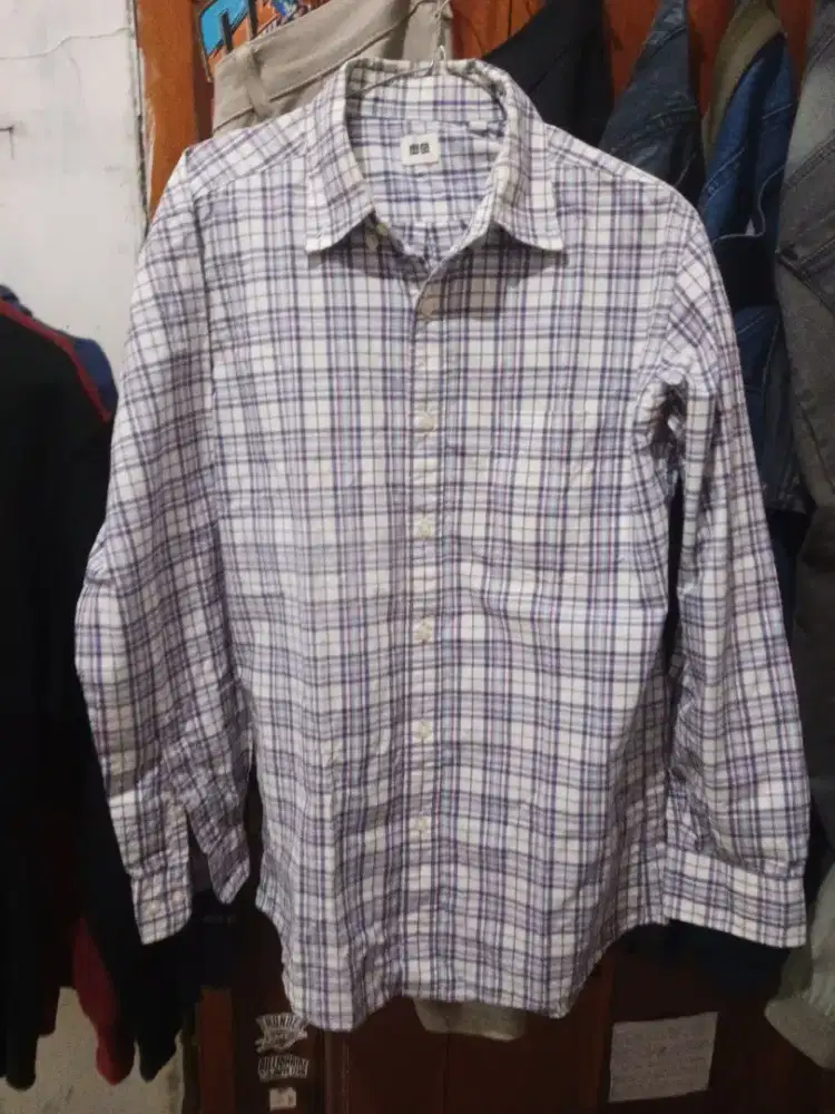 KEMEJA UNIQLO SIZE M FIT L