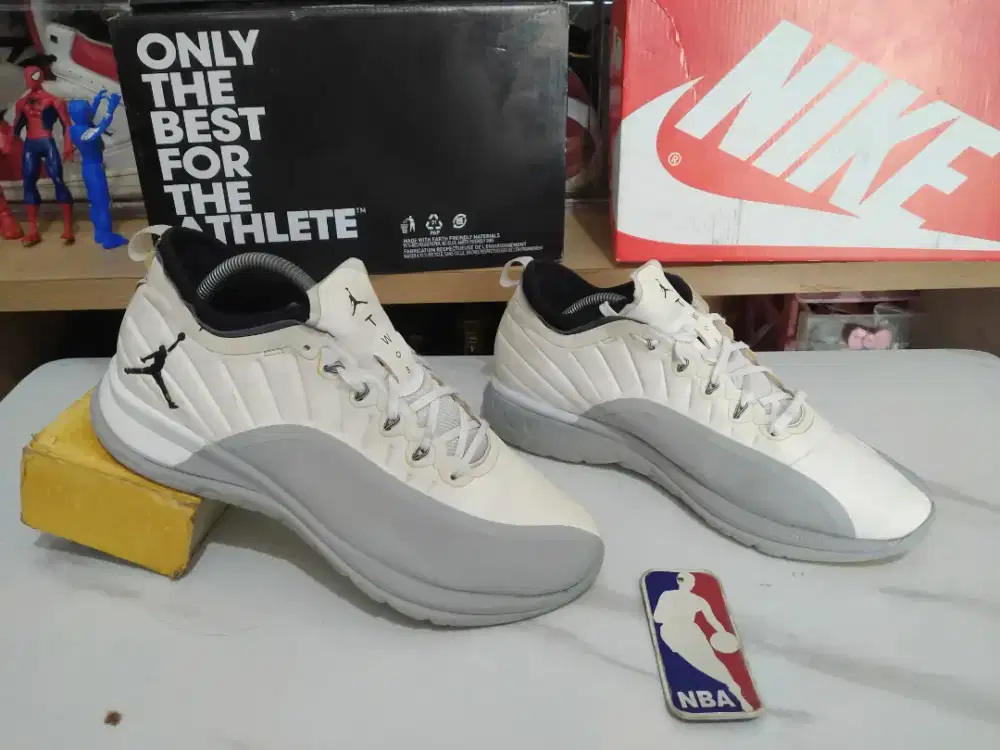 Sepatu Basket Nike Jordan Retro 12 Low Premier