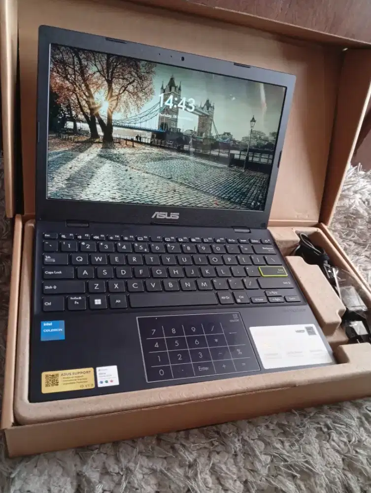 ASUS VIVOBOOK E210K ram 8/512GB 11.6 inch