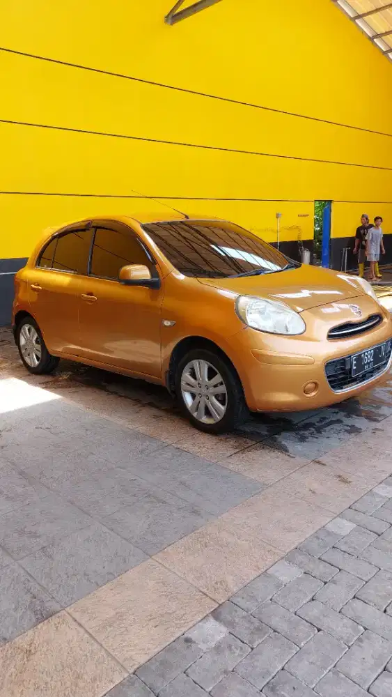 Nissan March 1,2 MT