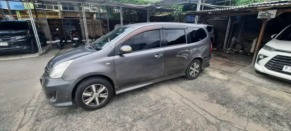 Nissan Grand livina 2012 Bensin