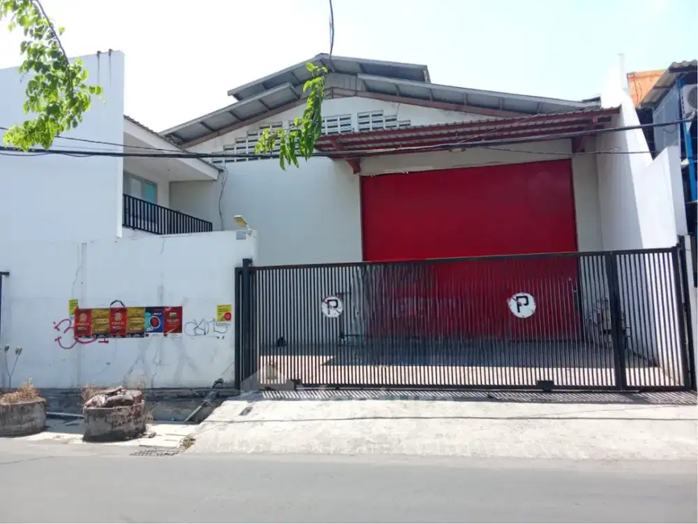 DISEWAKAN GUDANG Jalan Raya Lebar, Perempatan pertama Raya Dukuh Kupang!!! Bangunan Utama Loss + Bangunan Mass 2 lantai Dekat akses Tol Satelit Jalan