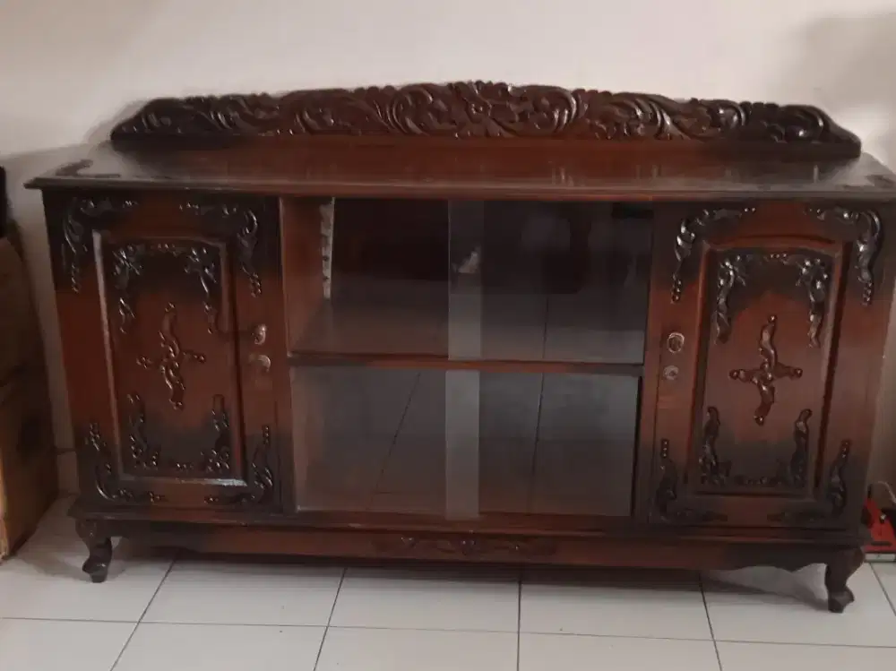 Lemari hias jati Antik