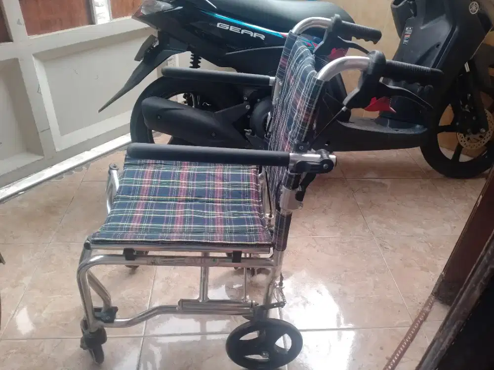 Kursi roda lipat travel normal mal