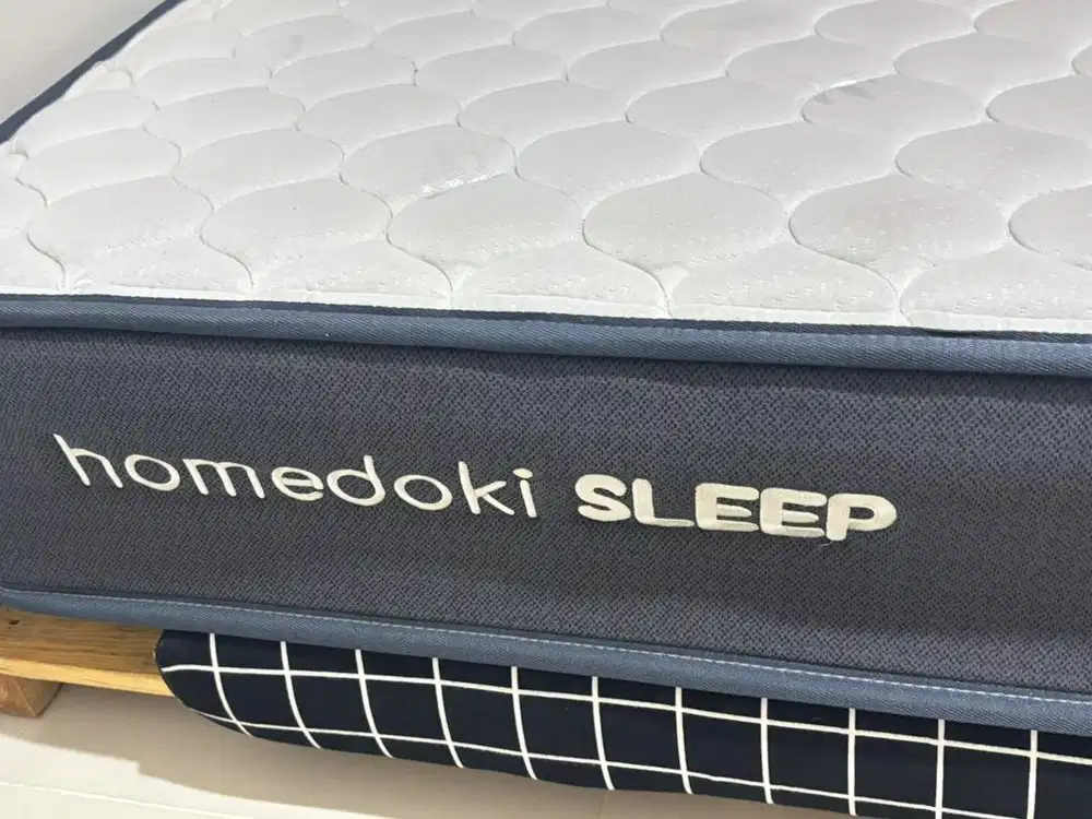 Dijual cepat spring bed/tempat tidur dan tatakannya