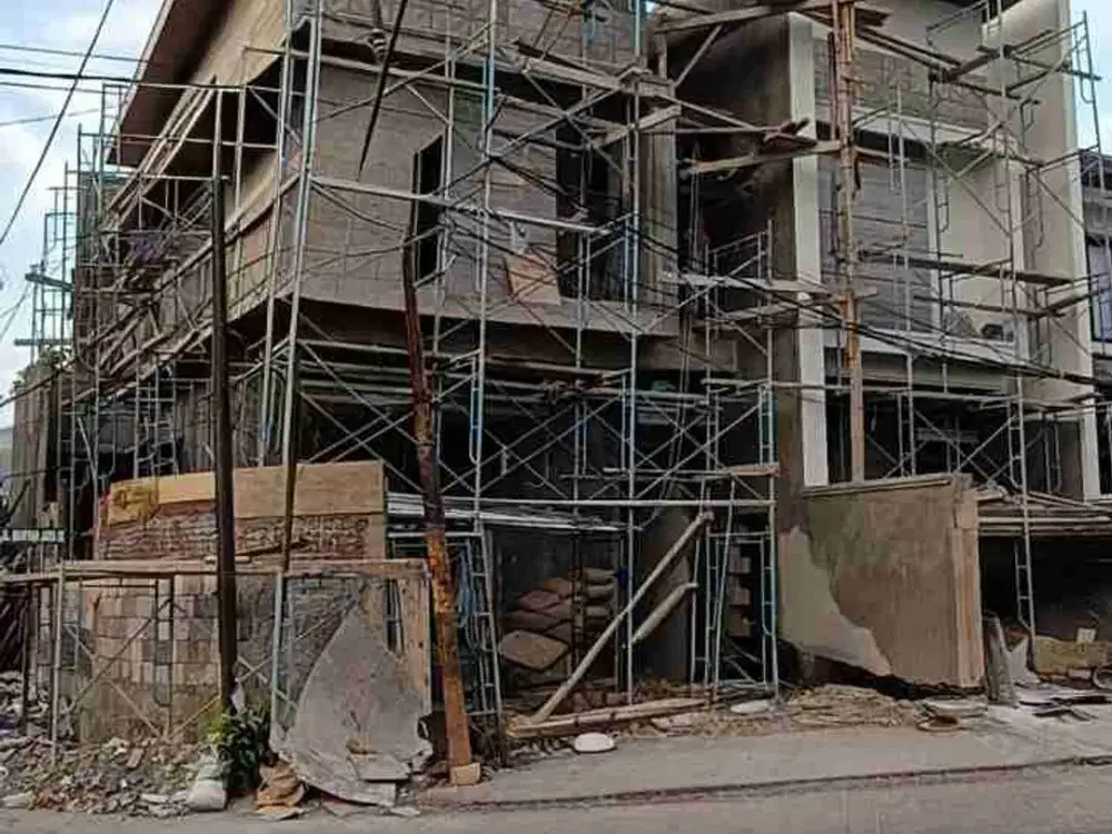 DIJUAL Rumah Minimalis Baru Gress di Raya Manyar Jaya Surabaya Row Lebar 4 Mobil harga Murah