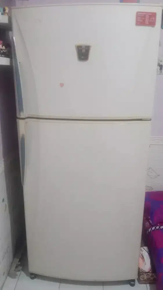 Kulkas sharp 2 pintu