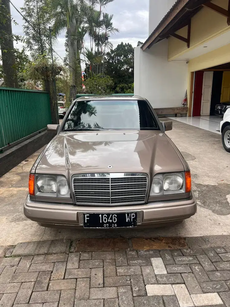 mersedes benz E300 w124 (istimewa)