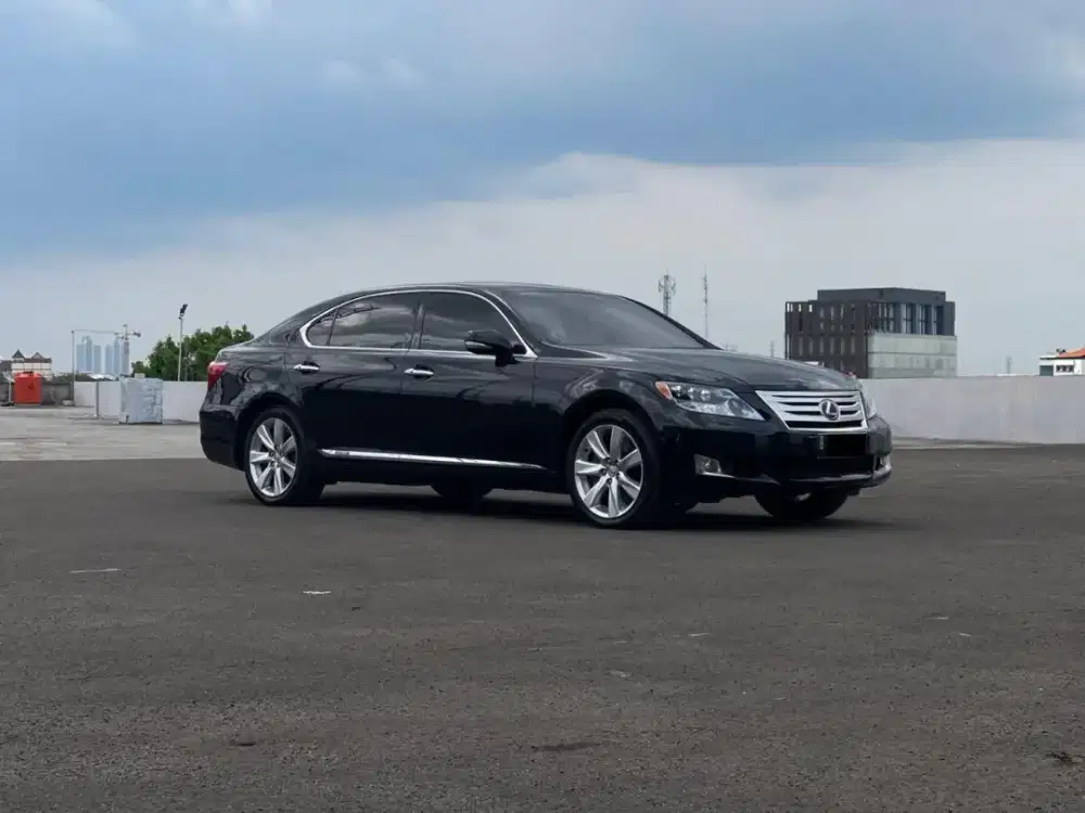 Lexus LS 600 HL Pre Facelift 5.0 2010 Black KM 97rb Good Condition.