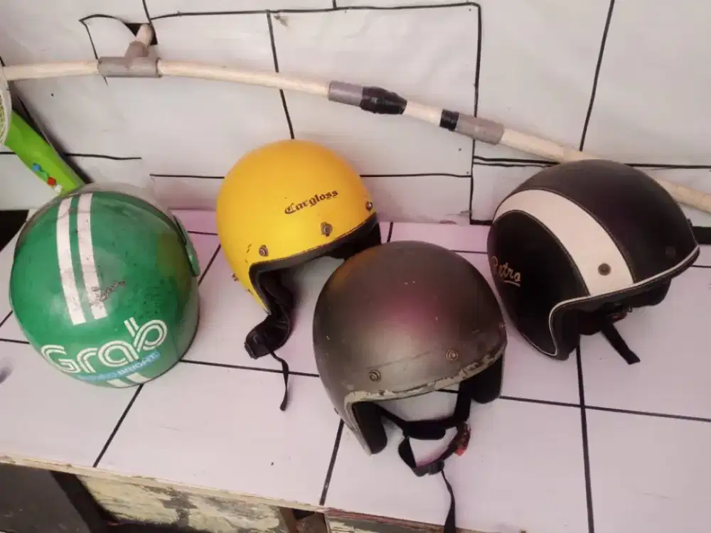 Dijual helm bekas layak pakai