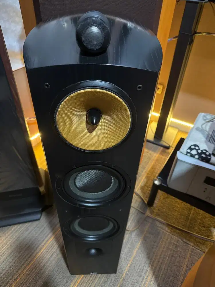 B&W Floorstand speaker 803 Nautilus (england)