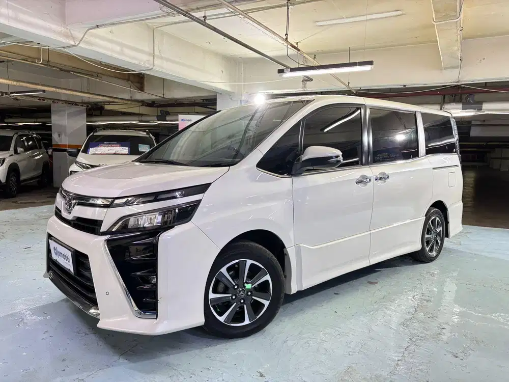 Pajak Panjang - Toyota Voxy 2.0 Bensin-AT 2018