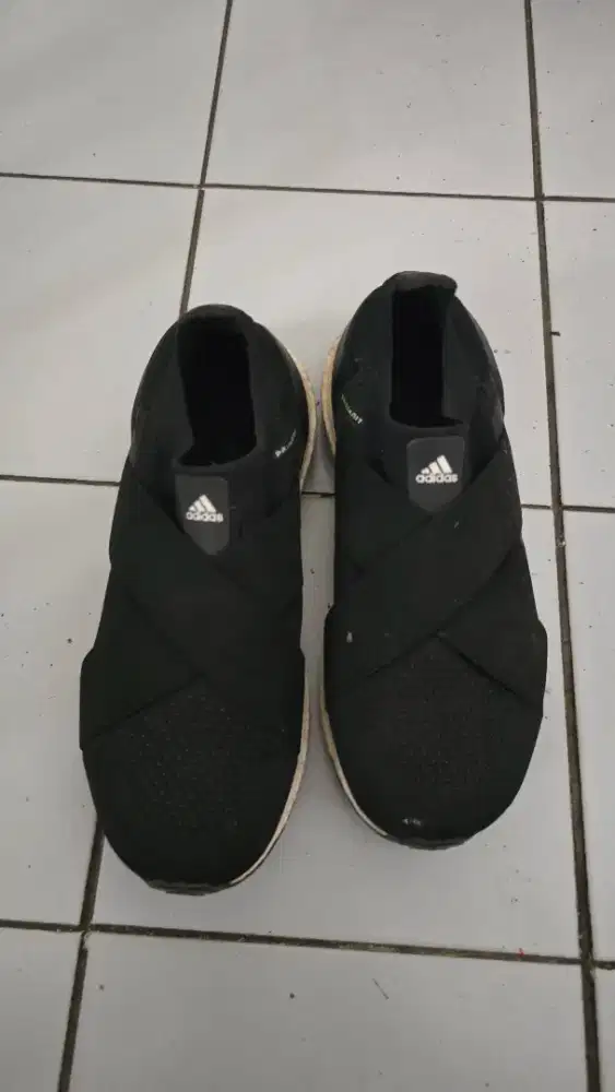 Sepatu wanita merk addidas  barang ori