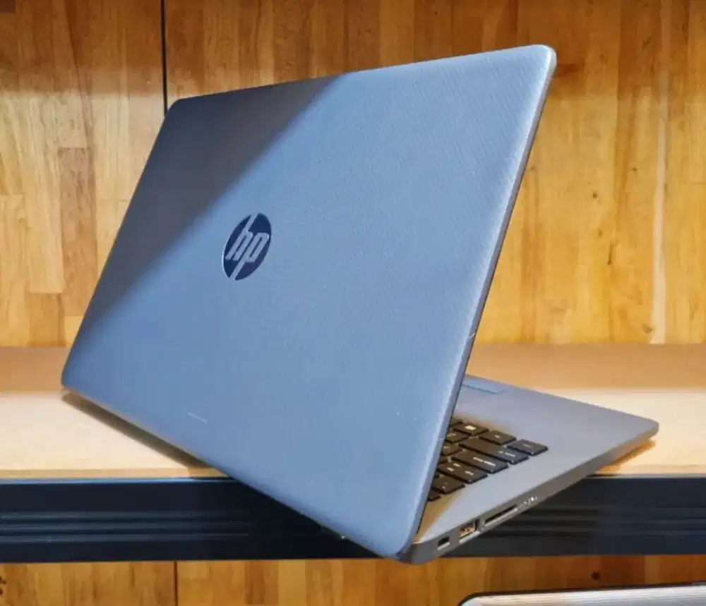 LAPTOP SLIM SPEK TINGGI. CORE I5 GENERASI 10. RAM 8GB SSD 512GB NVME