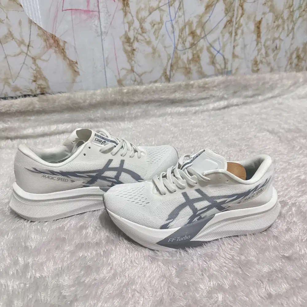 Sepatu Asics FF Turbo