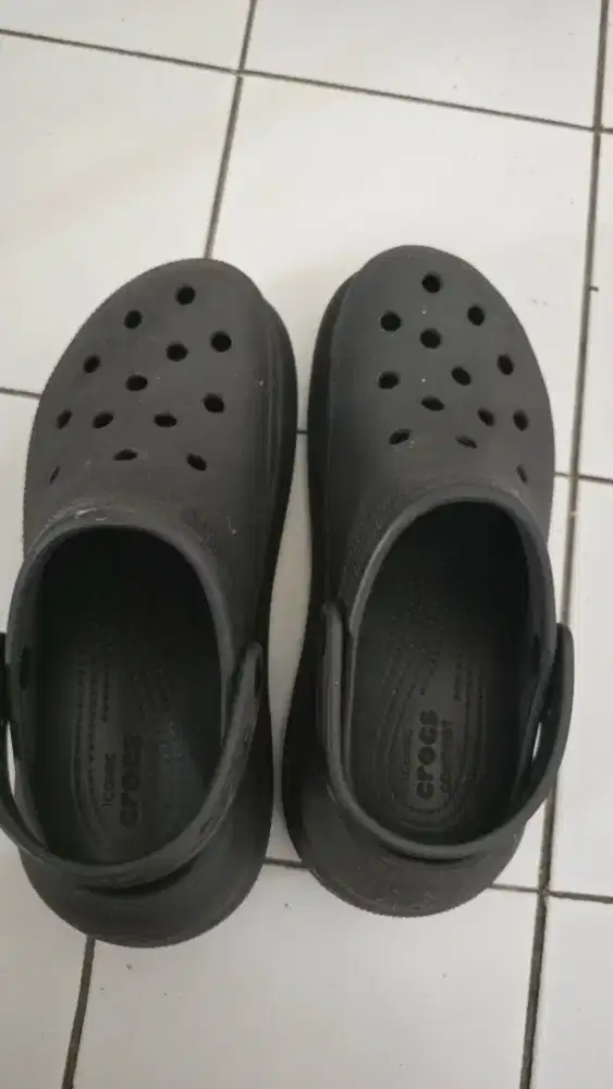 Swpatu wanita crocs ori warna hitam