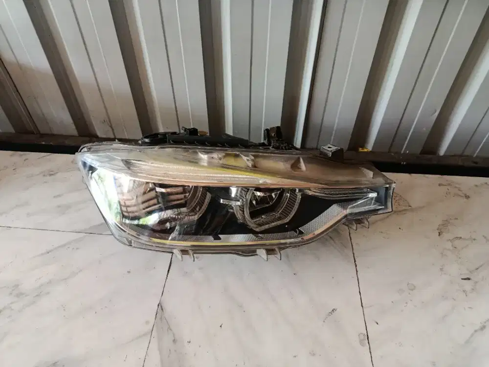 FOR SALE!! Lampu BMW f30 copotan sebelah kanan!!
