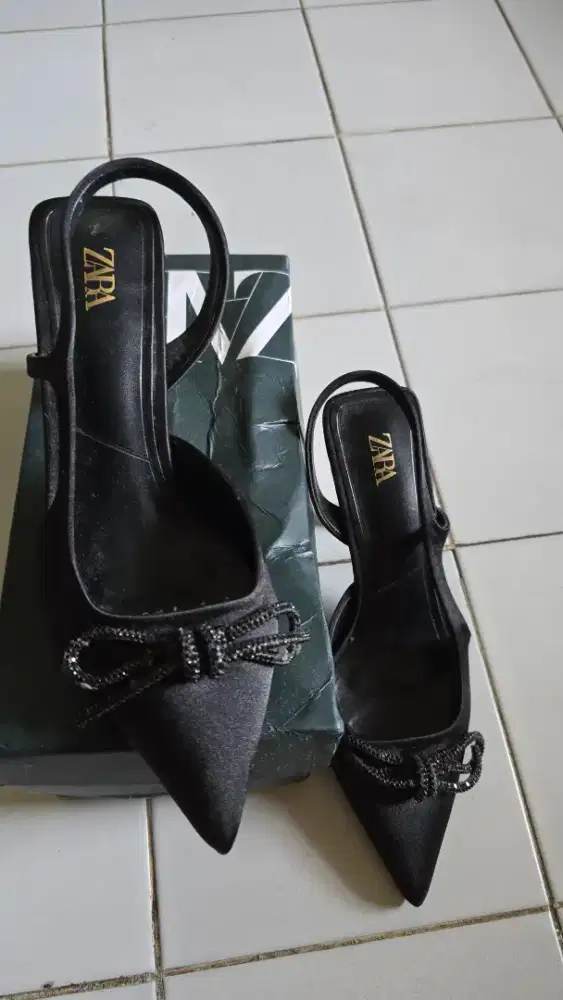 Sepatu wanita high heels  ukuran 7 cm warna hitam ukuran sepatu 39 cm