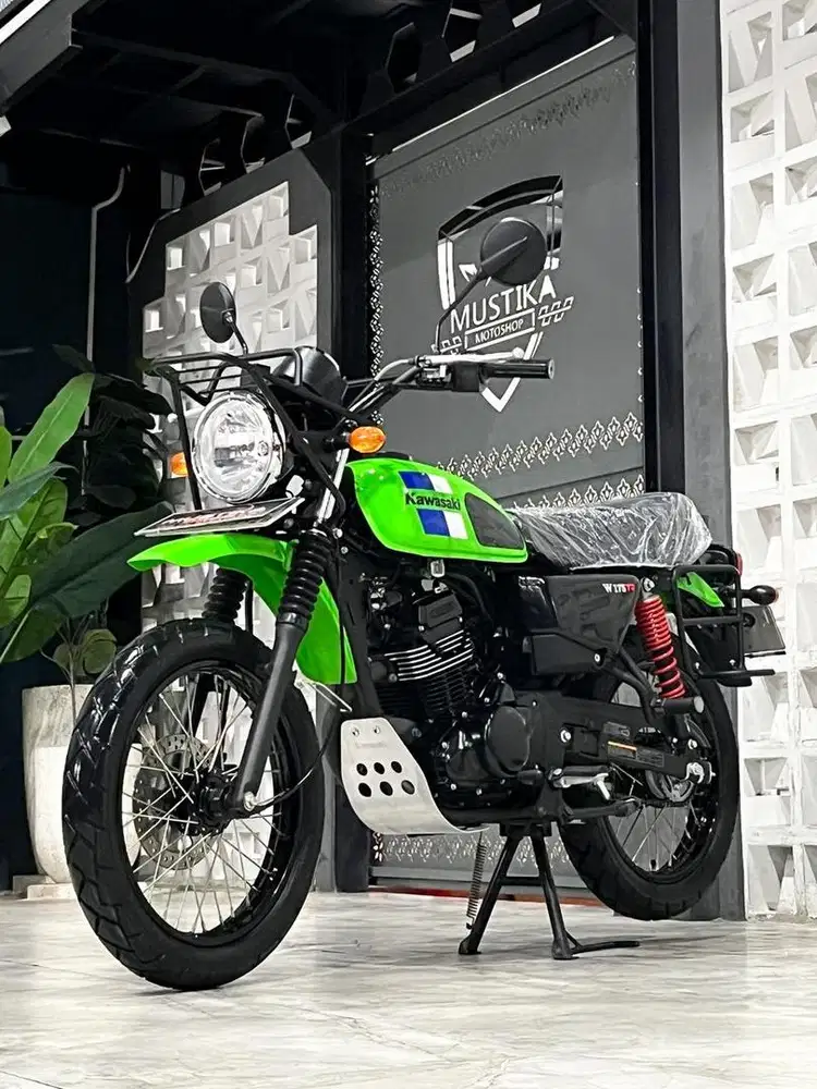 TIPE TERLARIS!  Kawasaki W175 TR Light Green 2023 NIK 2022