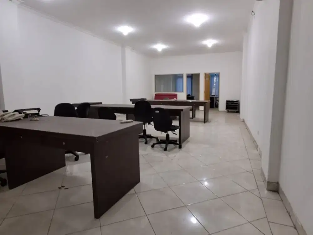 Ruko Besar Cocok Untuk Kantor di Mainroad Jalan Karapitan Bandung