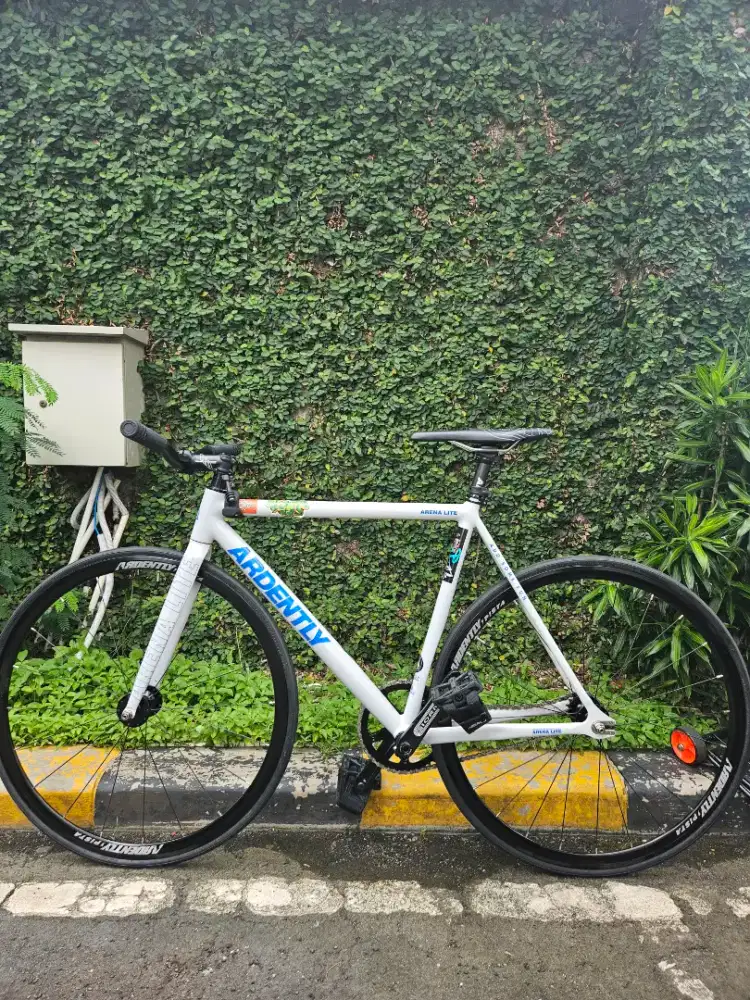 Sepeda fixie ardently