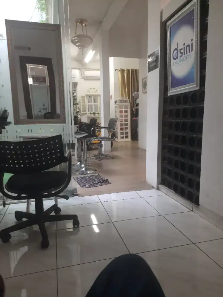 DICARI TENAGA WANITA  HAIRSTYLIST DOMISILI DI BINTARO