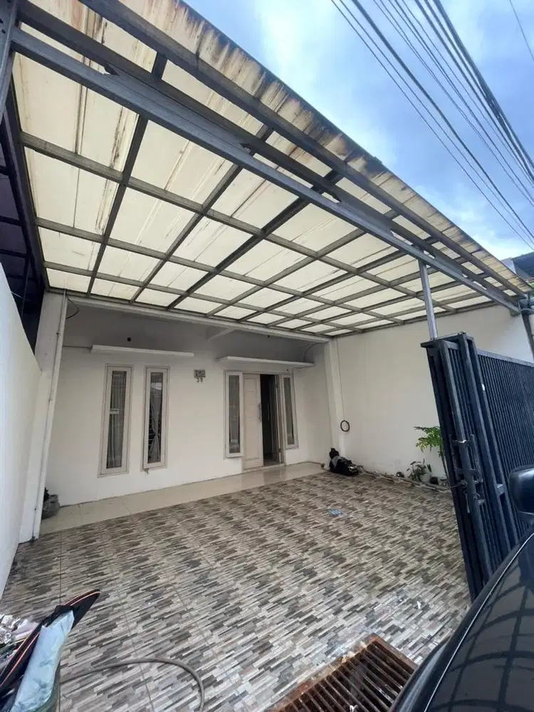 di sewakan rumah 2 lantai dan 2 garasi mobil dekat stasiun cakung