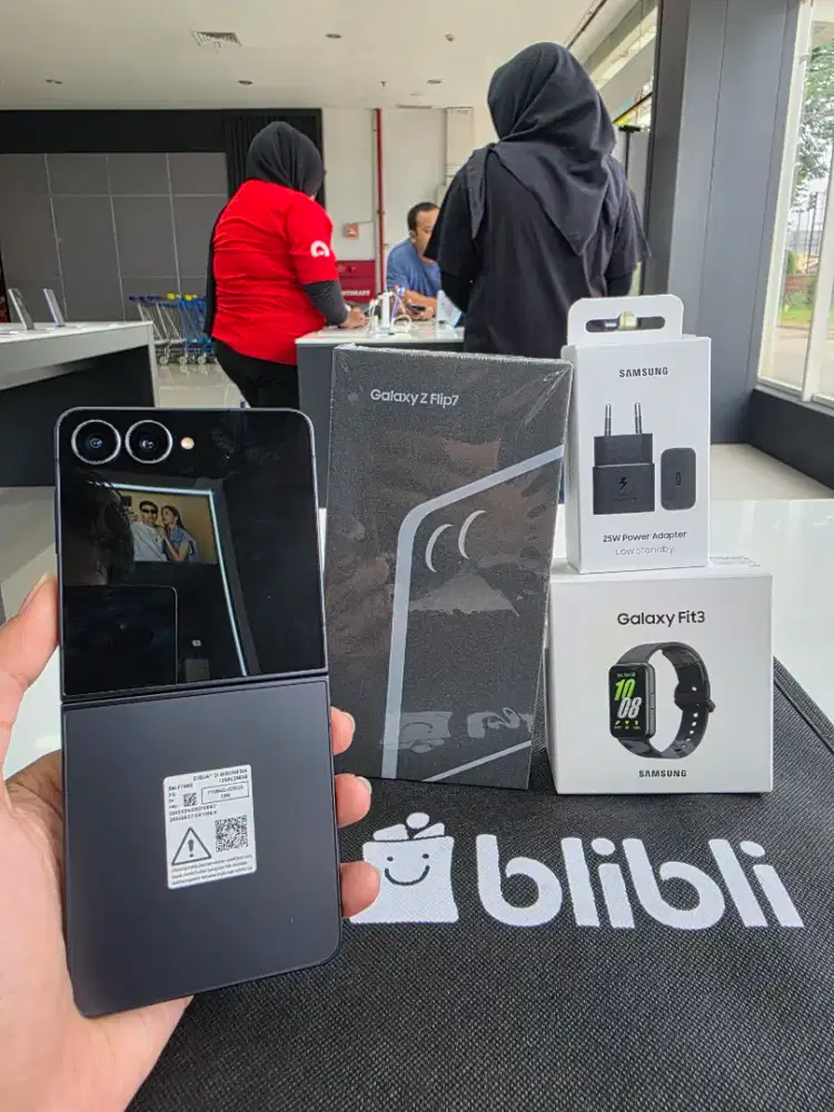 SAMSUNG Galaxy Z Flip7