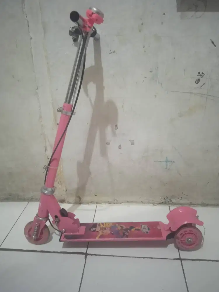 Scooter anak perempuan