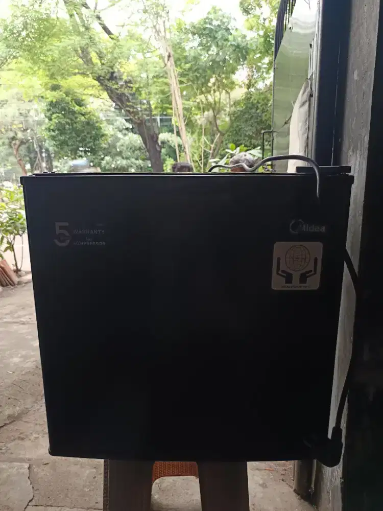 Kulkas portable merk midea