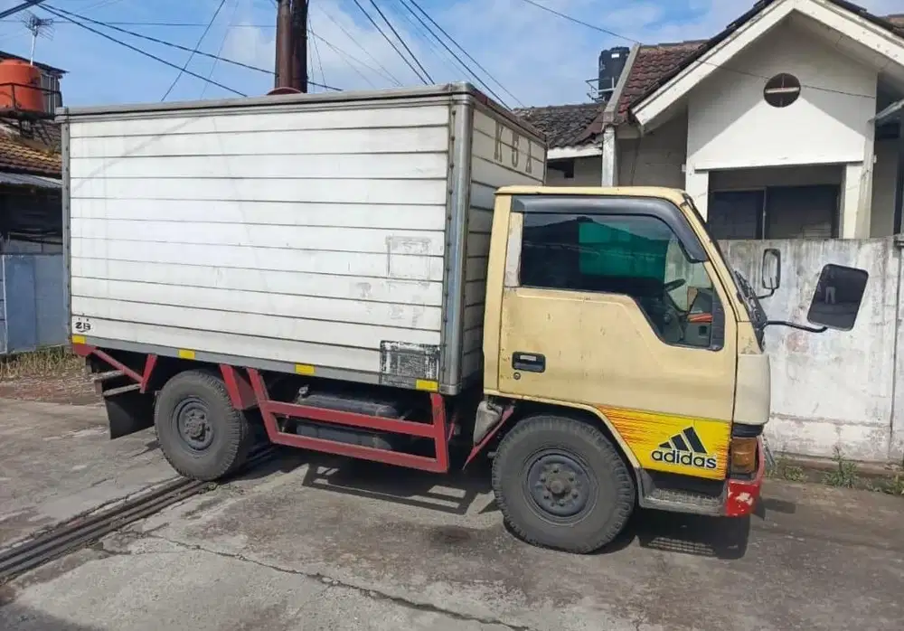 Colt Diesel Engkel Box Ragasa Tahun 2003