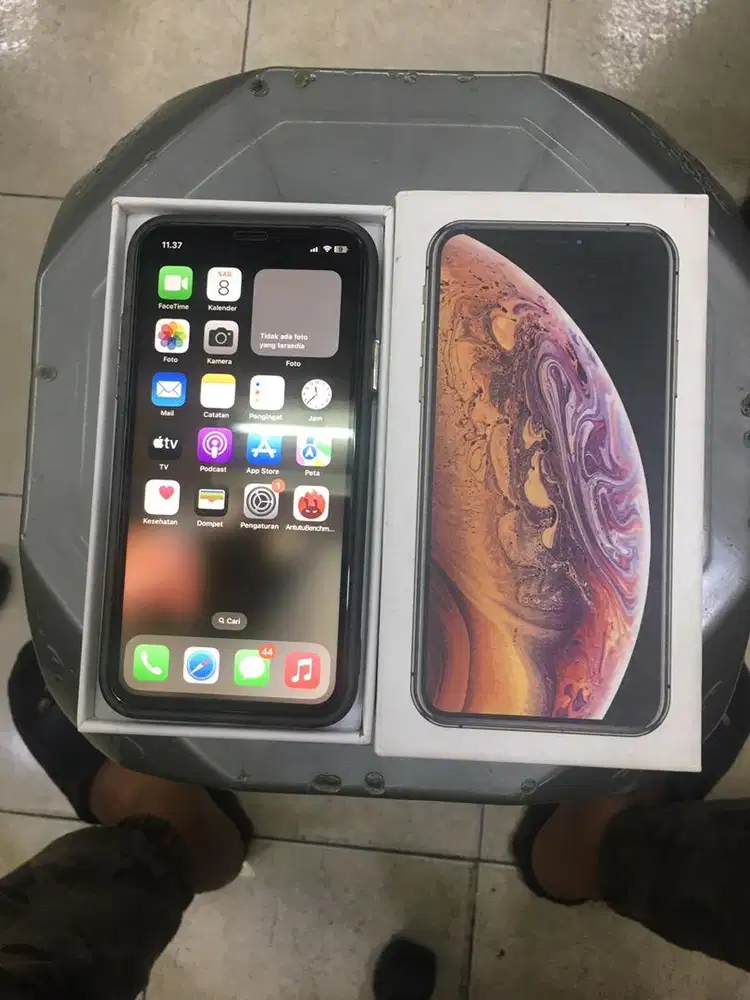 Dijual iphone xs 64 gb lengkap inter bebas reset