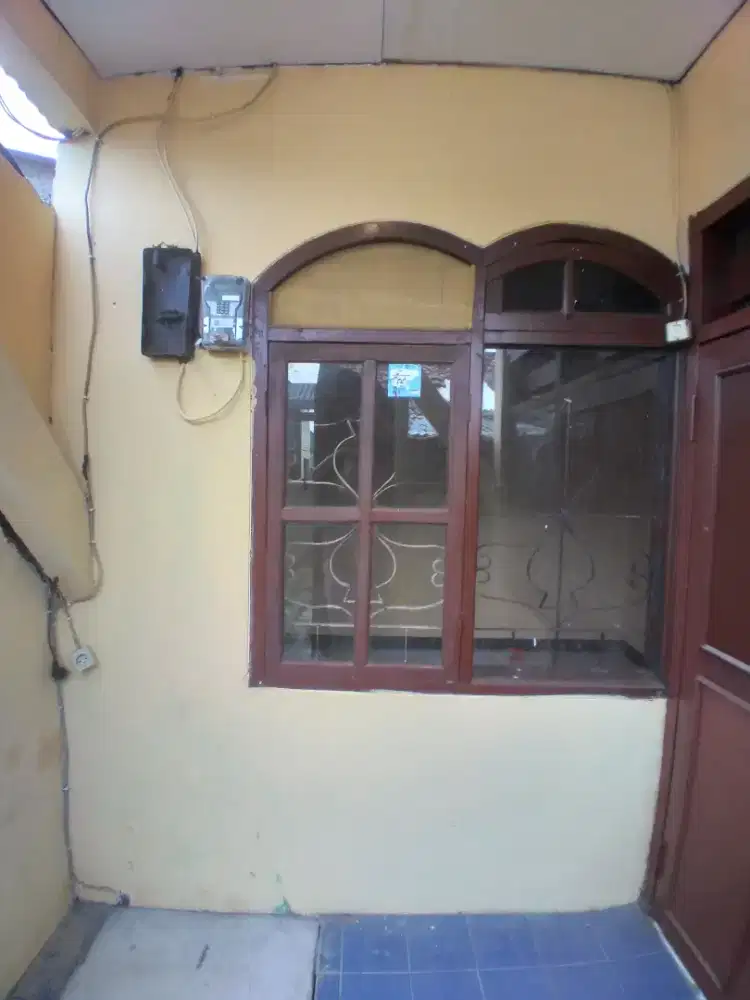 Di_Kontrakan,2 kamar, Bbs Banjir, Bintara 9,Sewa 1.2 jt/bln.masuk gang