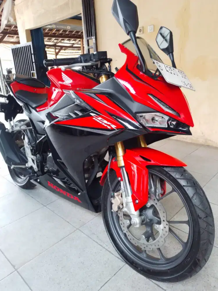 KM 800 HONDA CBR 150R TAHUN 2023