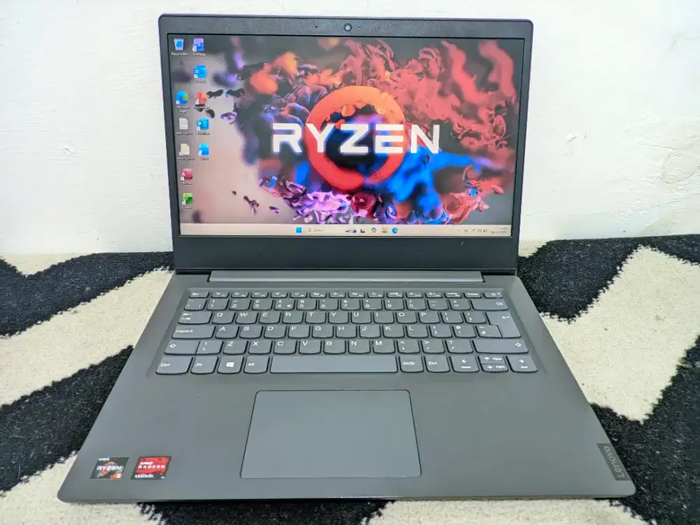 Lenovo V14
Prosesor AMD Ryzen 3 3250U
RAM 8GB SSD 256GB