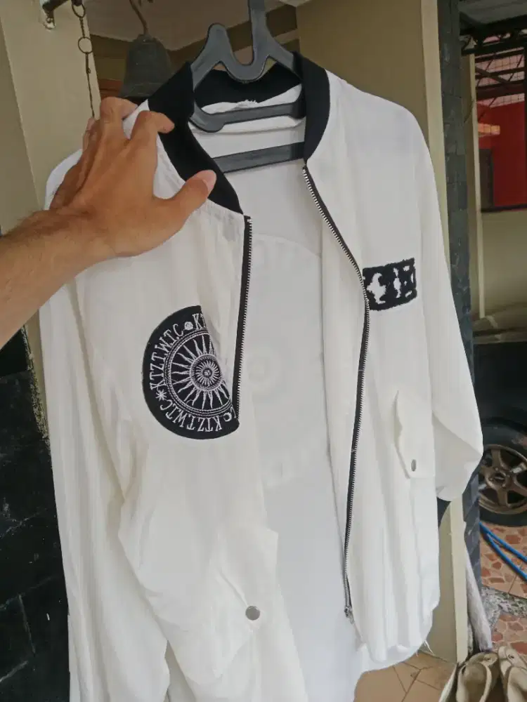 Jaket bomber bordir motif